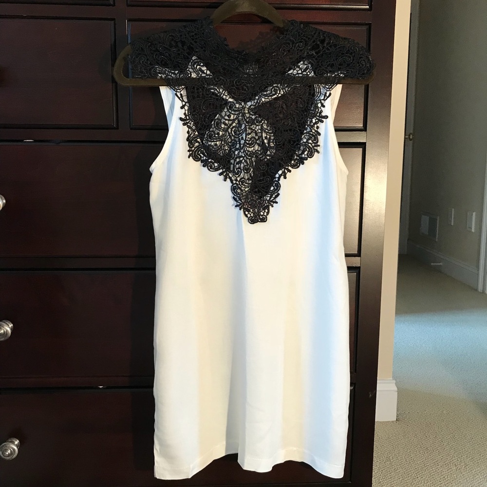 Stunning white dress with beautiful black lace! 👗